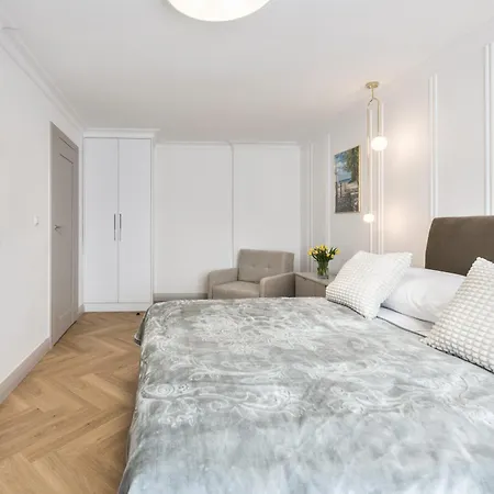 Dr - Aurora Apartament *