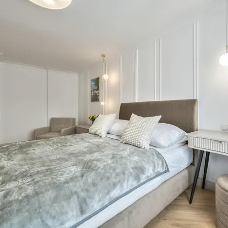 Dr - Aurora Apartament *