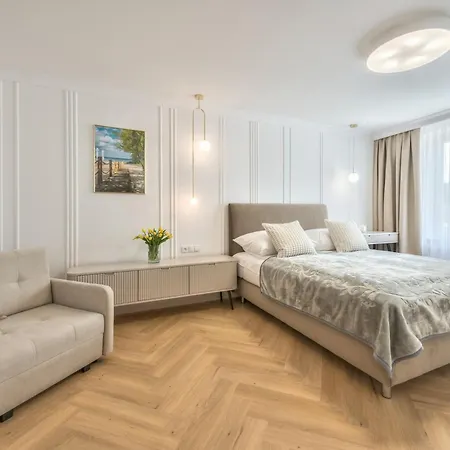 Dr - Aurora アパート ソポト